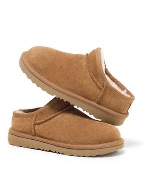 NWT UGG Classic Mini Suede Shearling Slipper booties Size 2 kids